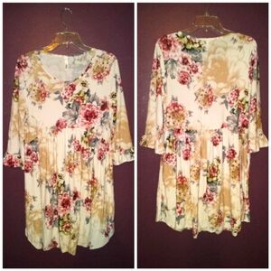Like new Celeste oversized Large floral top